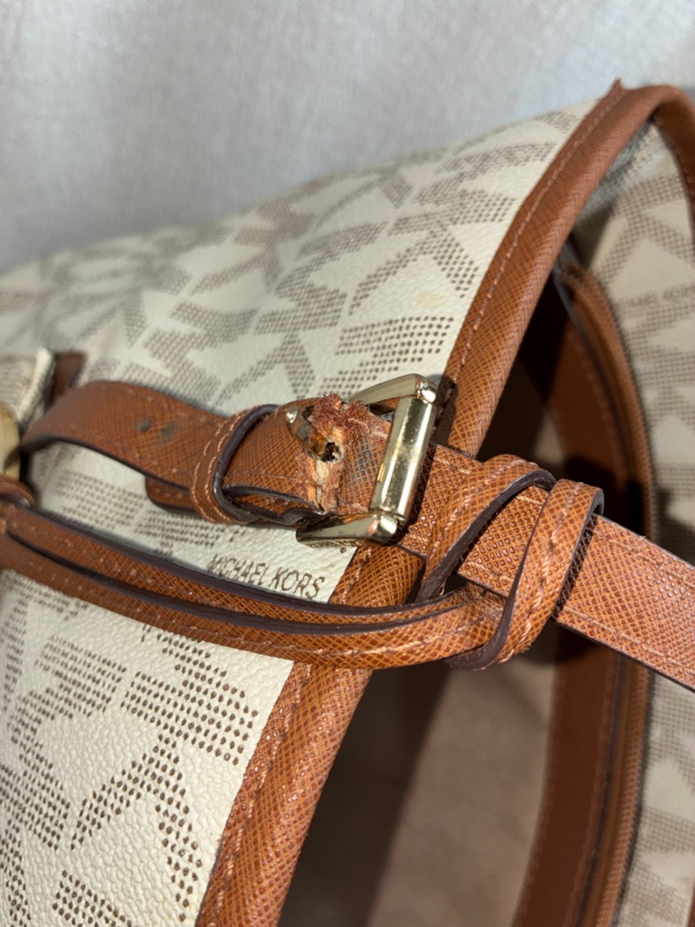 Michael Kors Signature Canvas Tote in Vanilla and Acorn Trim - Picture 6 of 9